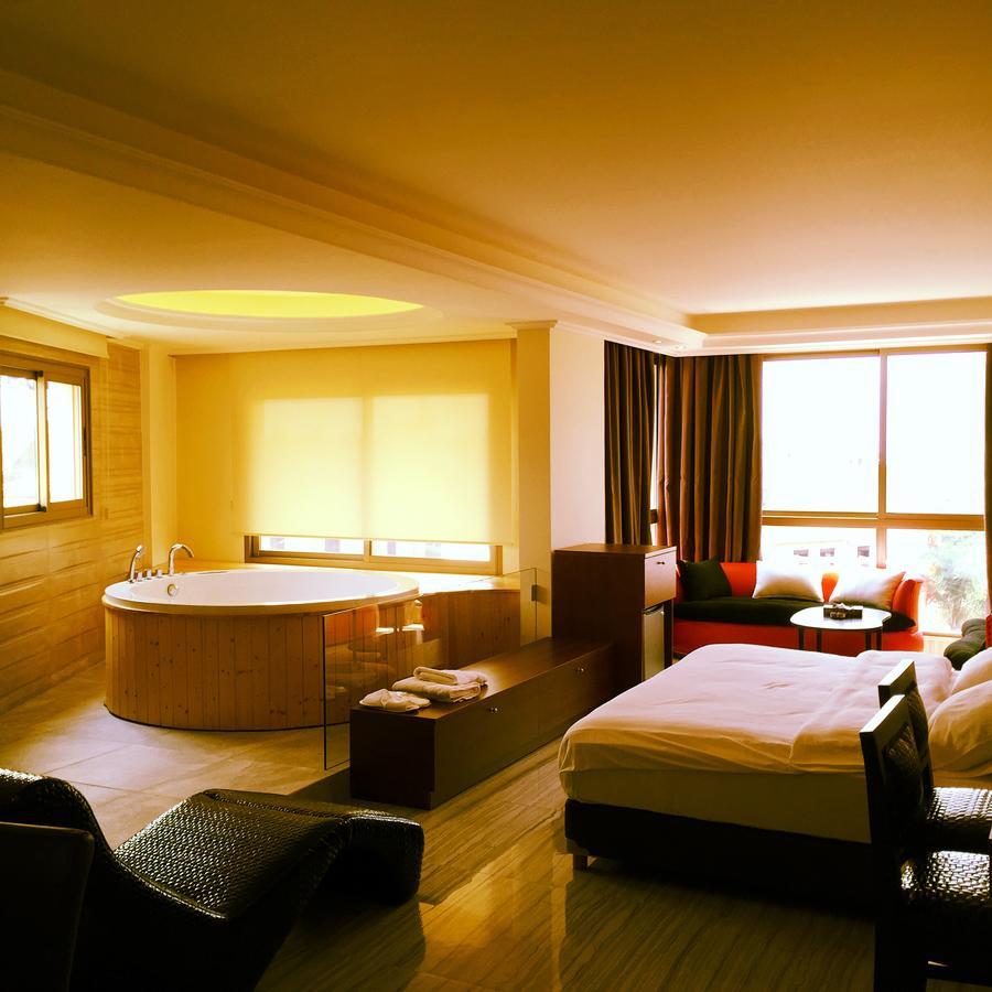 Aphrodite Hotel Ţabarjā Екстериор снимка